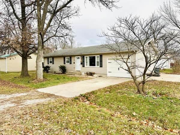 232 S Bradford ST, Centralia, MO 65240