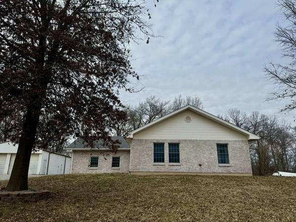 8885 E Brushy, Centralia, MO 65240