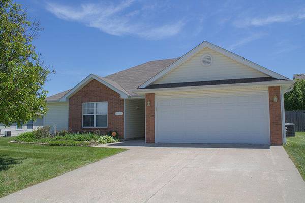 3800 Panther DR, Columbia, MO 65202