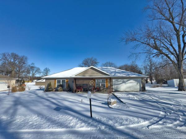 407 W Cherry ST, Auxvasse, MO 65231