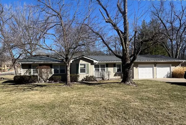 1130 Beuth RD, Moberly, MO 65270