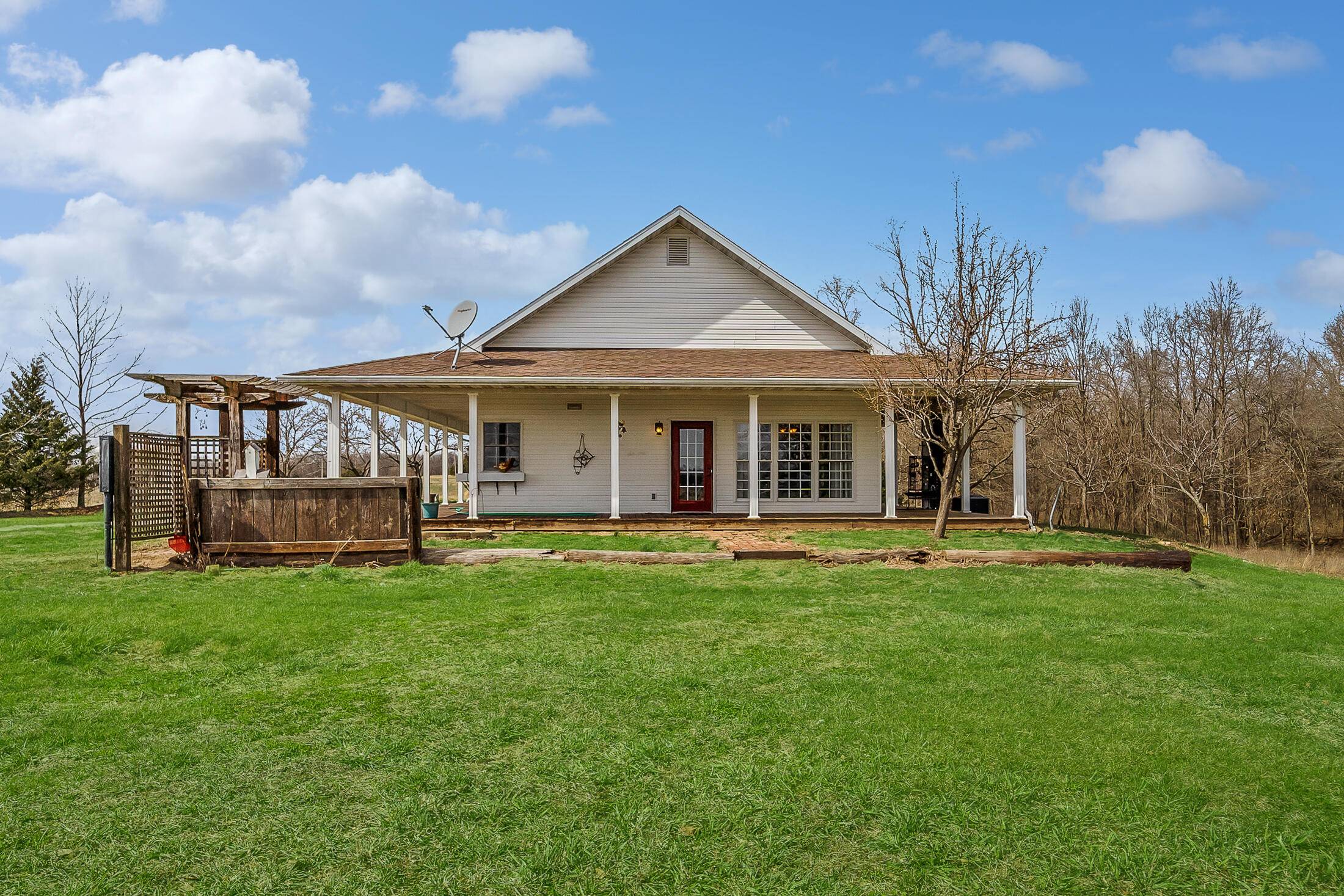 392 Highway cc, Wellsville, MO 63384