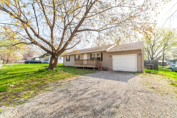 210 Hudson AVE, Hallsville, MO 65255