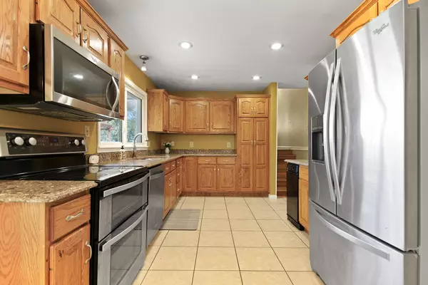 Moberly, MO 65270,527 Woodland AVE