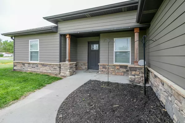 Prairie Home, MO 65068,737 Sells CT