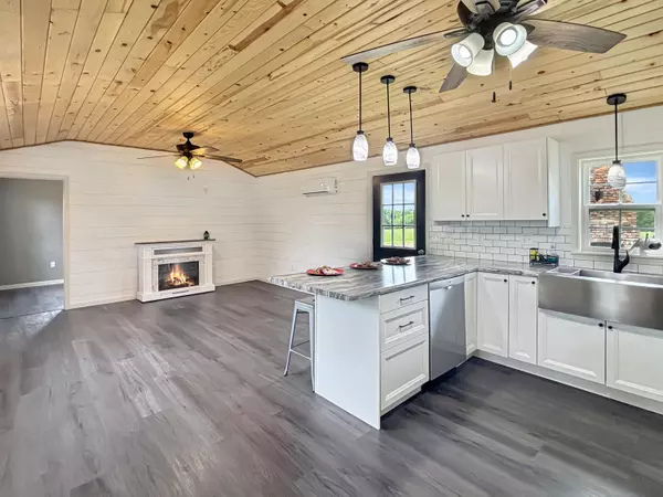 New Bloomfield, MO 65063,9961 County road 373