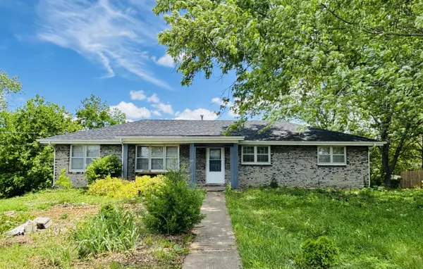 525 Lakeview heights DR, Jefferson City, MO 65109