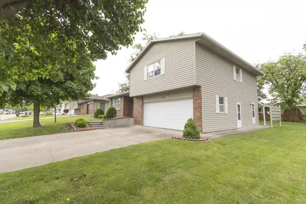 Moberly, MO 65270,1608 Prairie lane