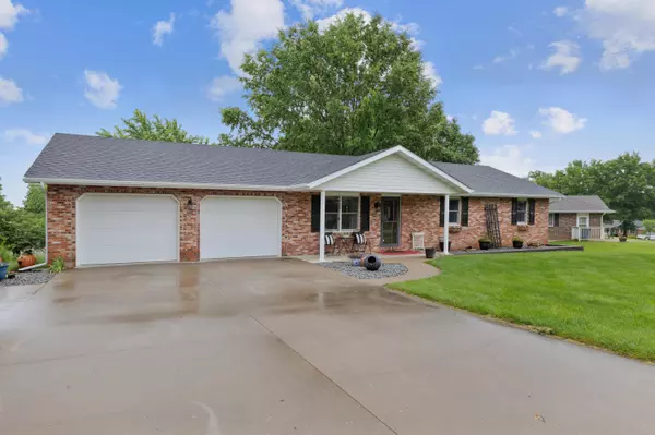 Linn, MO 65051,109 N Linnwood DR