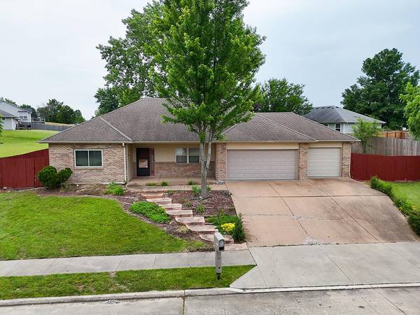 4204 Fourwinds DR, Columbia, MO 65202