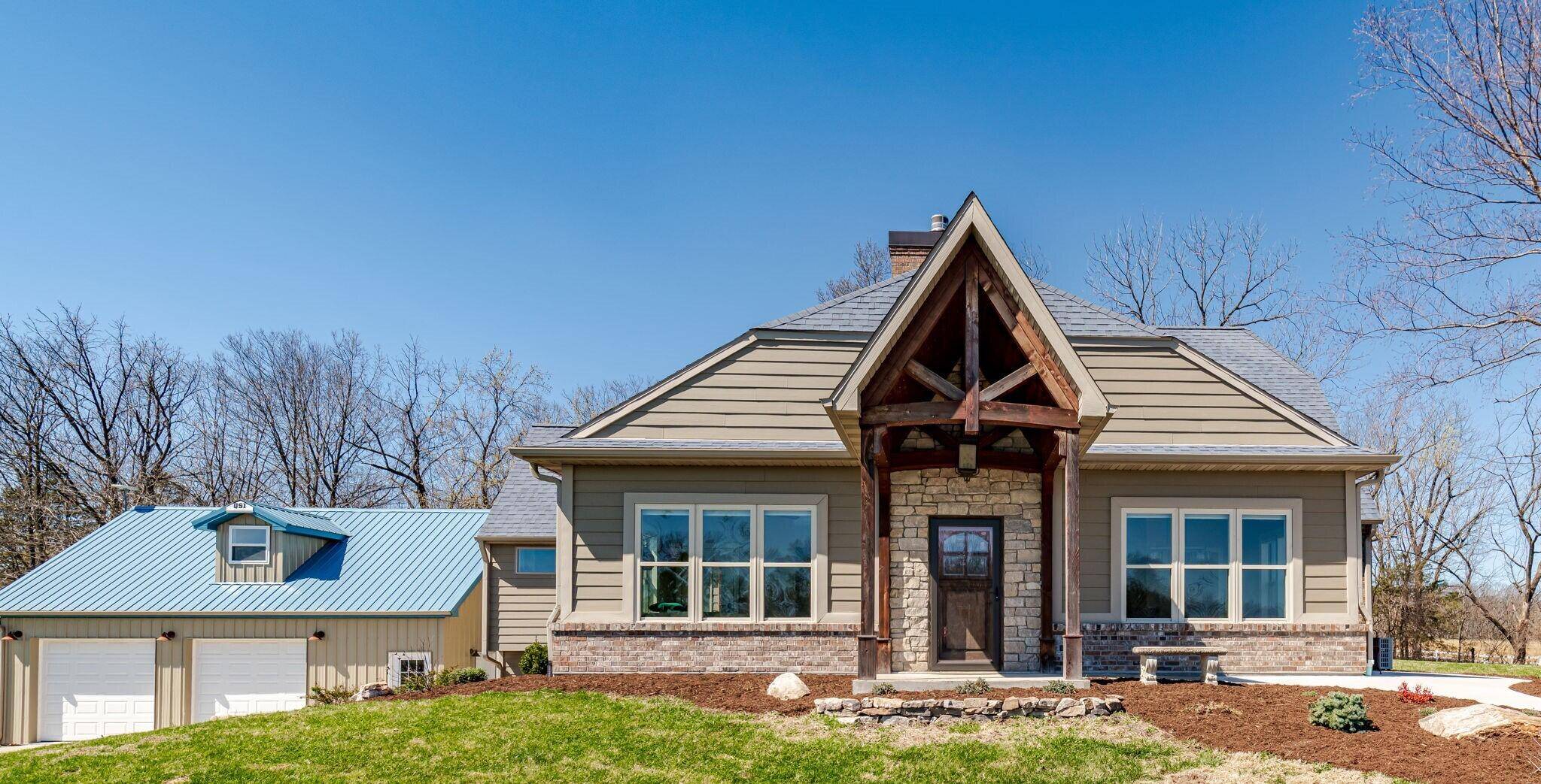 8900 W Graham RD, Rocheport, MO 65279
