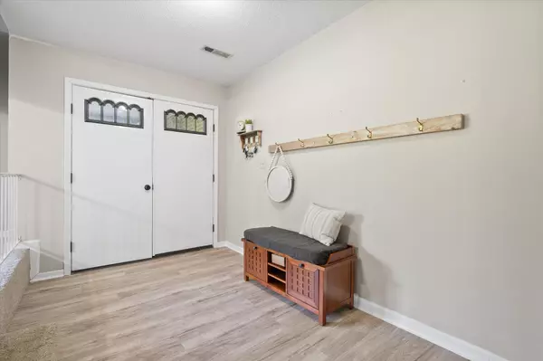 Holts Summit, MO 65043,133 Manview LN