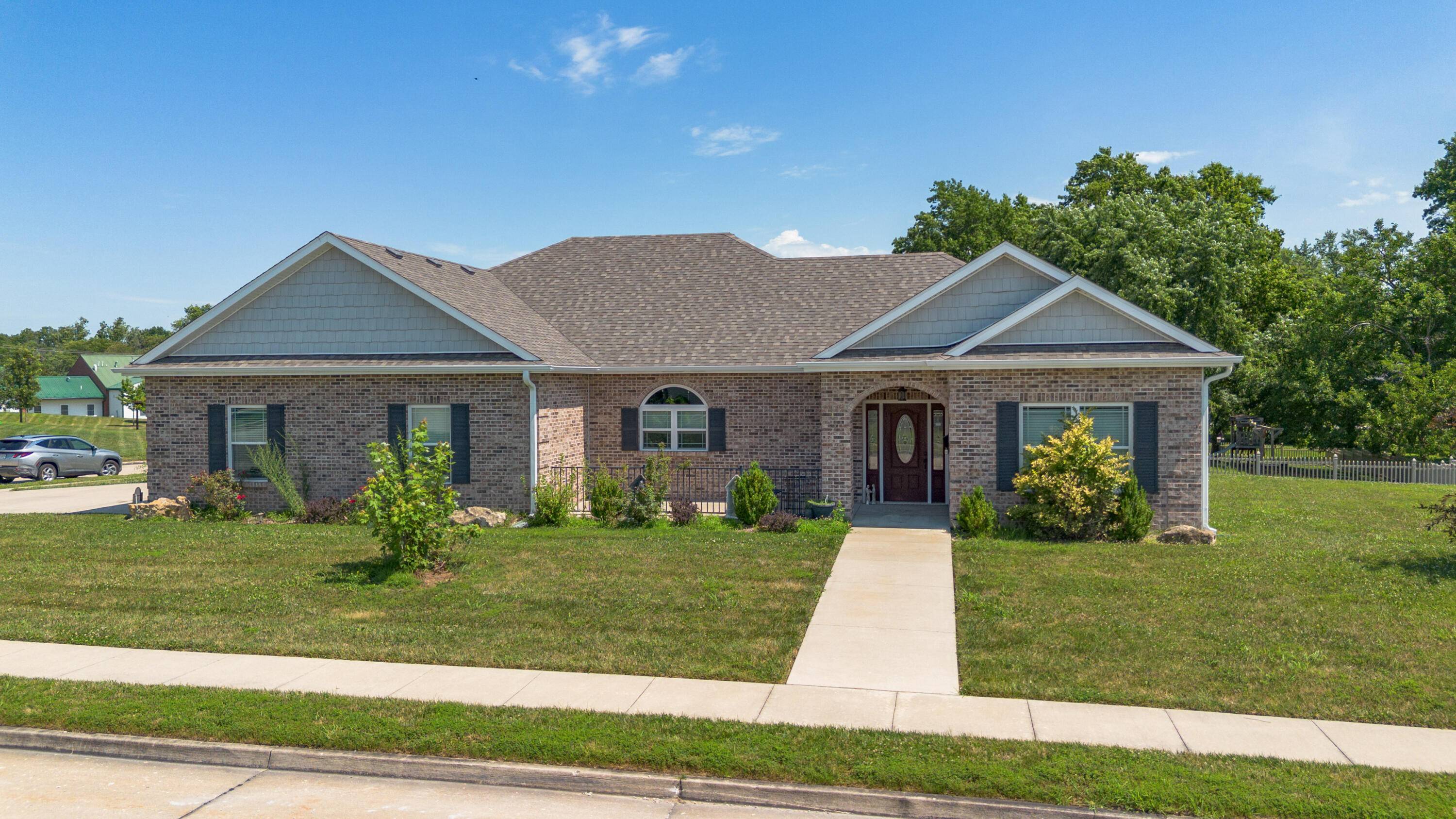 100 Trent CT, Hallsville, MO 65255