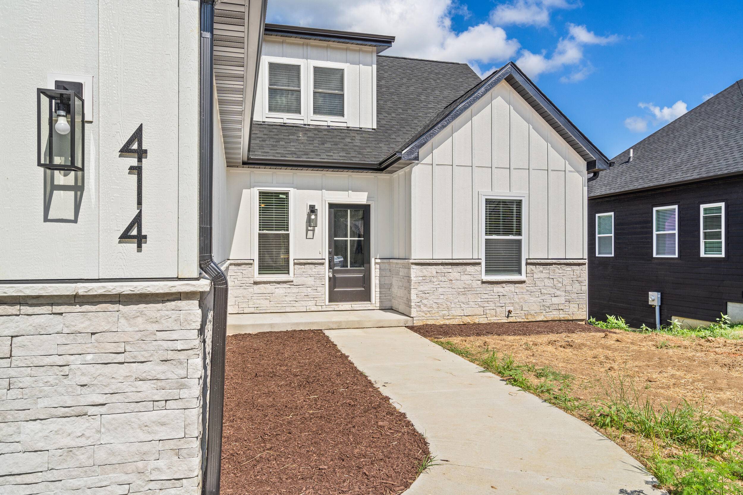 414 Sugarberry DR, Columbia, MO 65201