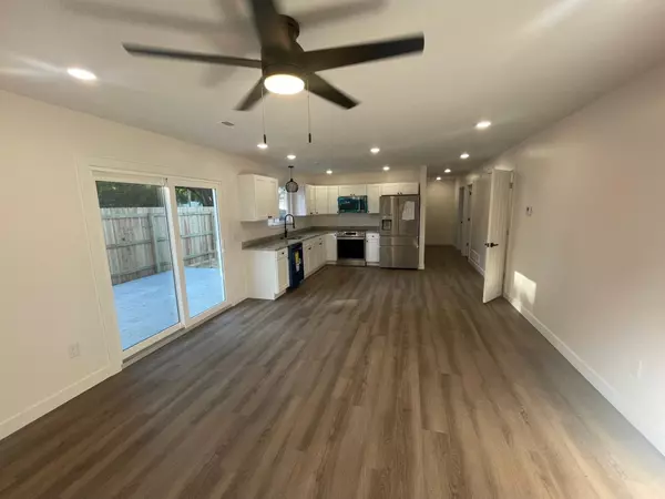 Moberly, MO 65270,815 Myra ST