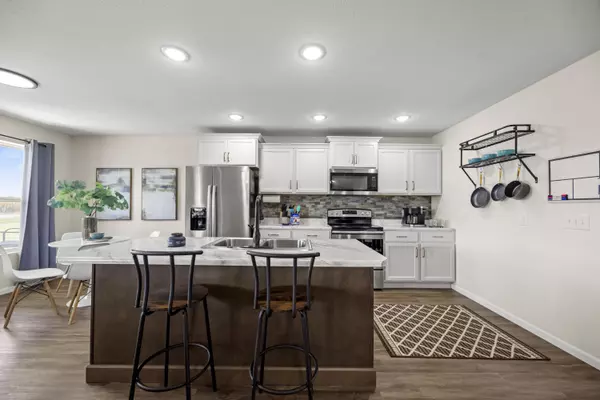 506 Addie LN, Centralia, MO 65240