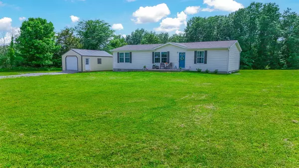 7457 E Mt zion church RD, Hallsville, MO 65255