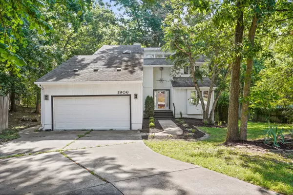 1906 Grant LN, Columbia, MO 65203