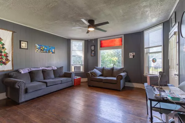 Moberly, MO 65270,401 E Rollins ST