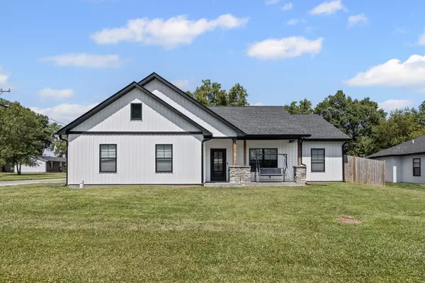 202 N Fairgrounds RD, Sturgeon, MO 65284