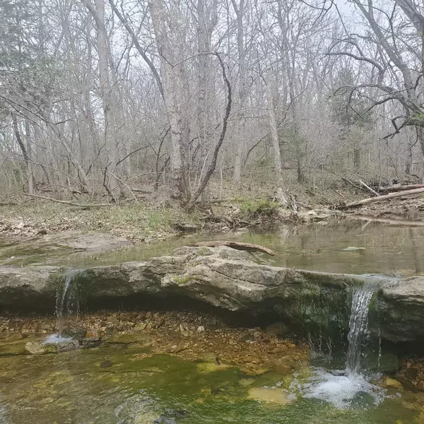 Versailles, MO 65084,16943 Gates RD