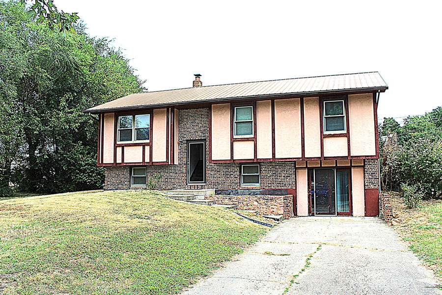 211 Cardinal lane LN, Tipton, MO 65081