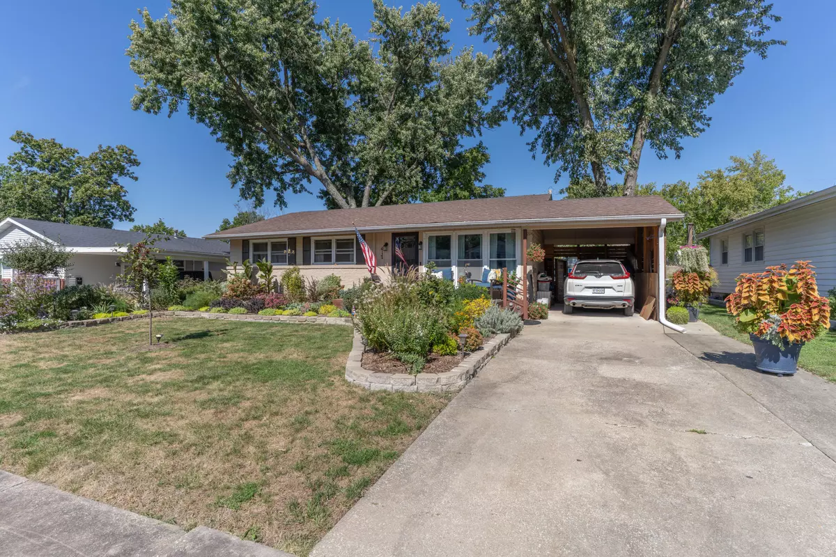 Moberly, MO 65270,417 W Longview