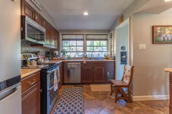 Moberly, MO 65270,417 W Longview