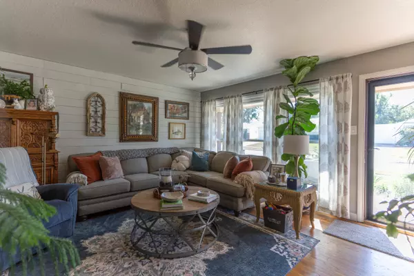 Moberly, MO 65270,417 W Longview