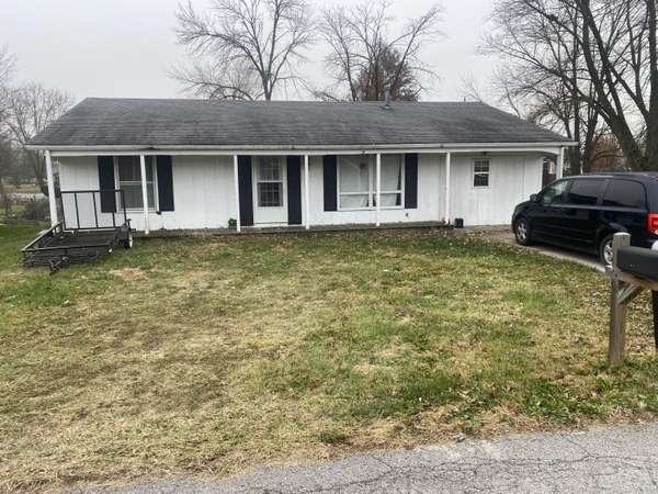 212 Southwest CIR, Centralia, MO 65240