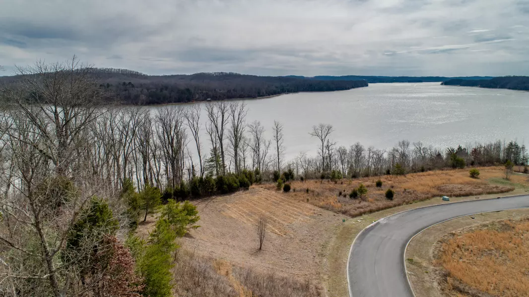 Docks Of The Bay DR, Harriman, TN 37748