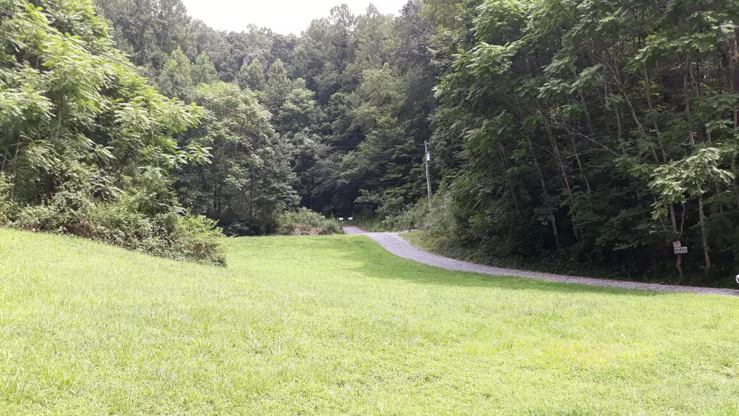 148 Pumpkin Hollow Road Rd, Madisonville, TN 37354