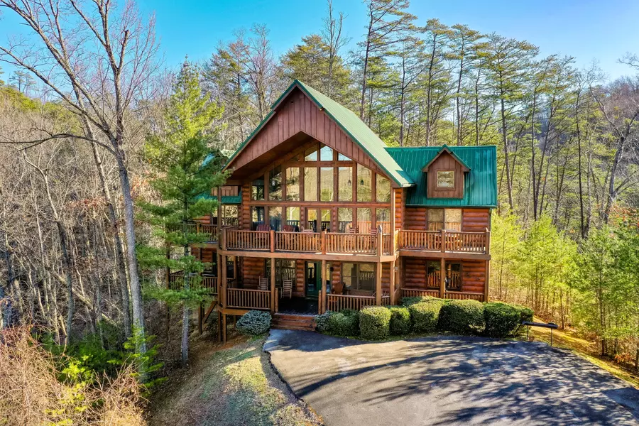 1501 Turkey Valley LN, Sevierville, TN 37862