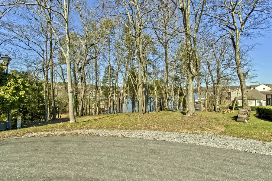 117 Oostagala PT, Loudon, TN 37774