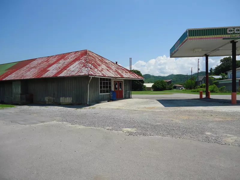 803 Veterans Memorial DR, Tellico Plains, TN 37385