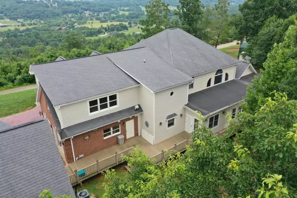 Seymour, TN 37865,1021 Falcon Crest DR
