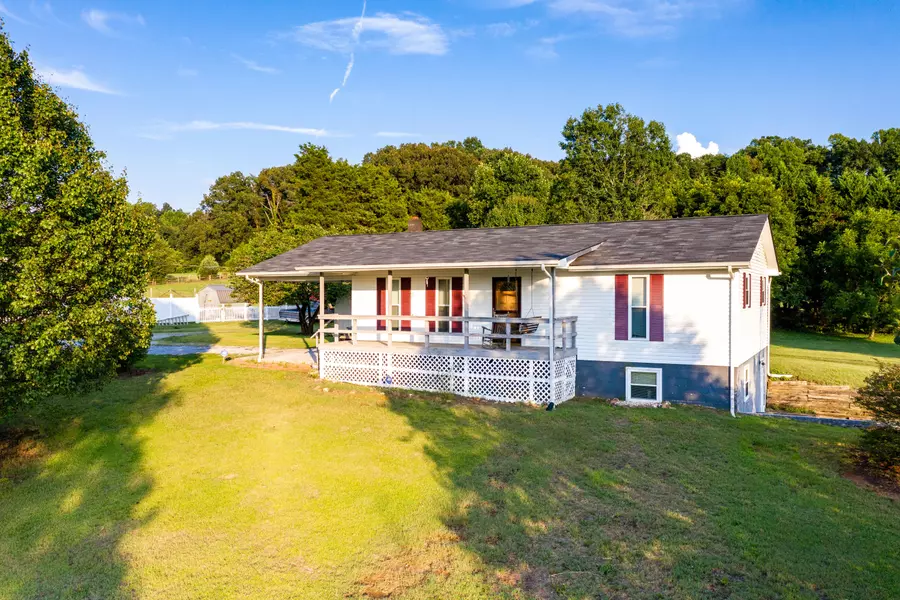 2955 Niles Ferry Rd, Greenback, TN 37742