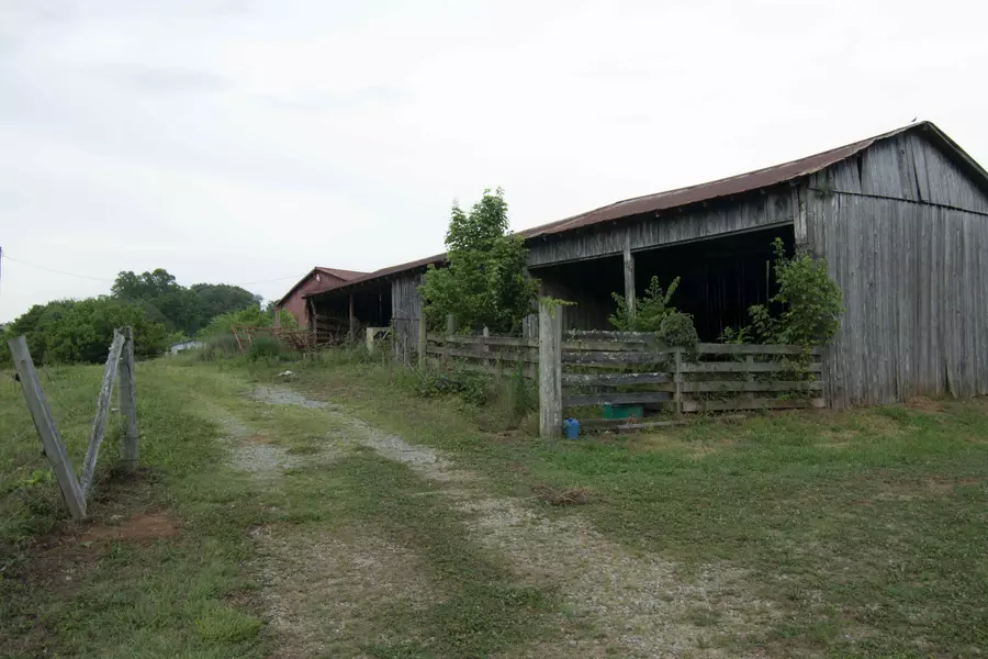 1911 Ballplay Rd, Madisonville, TN 37354