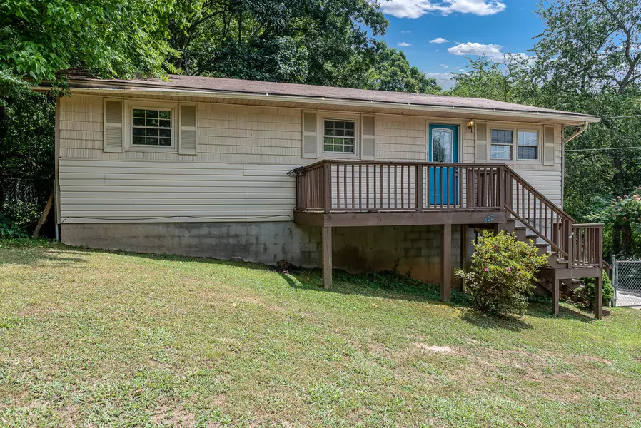 302 Finley DR, Lenoir City, TN 37771