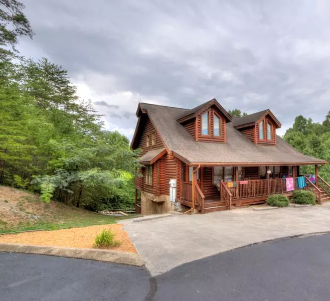 350 Big Bear WAY, Pigeon Forge, TN 37863