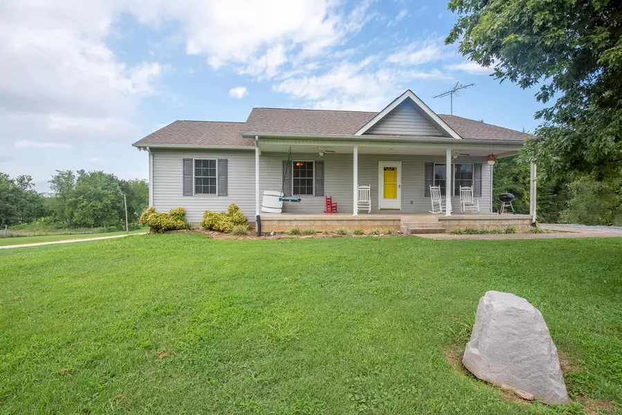 3425 White Rd, Loudon, TN 37774
