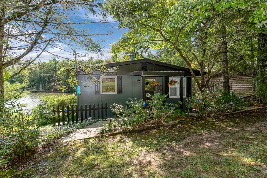 5845 Lakeshore DR, Tallassee, TN 37878