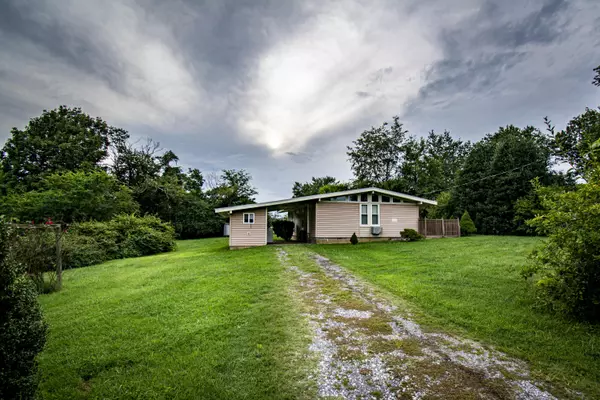 1113 Douglass LN, Sevierville, TN 37876