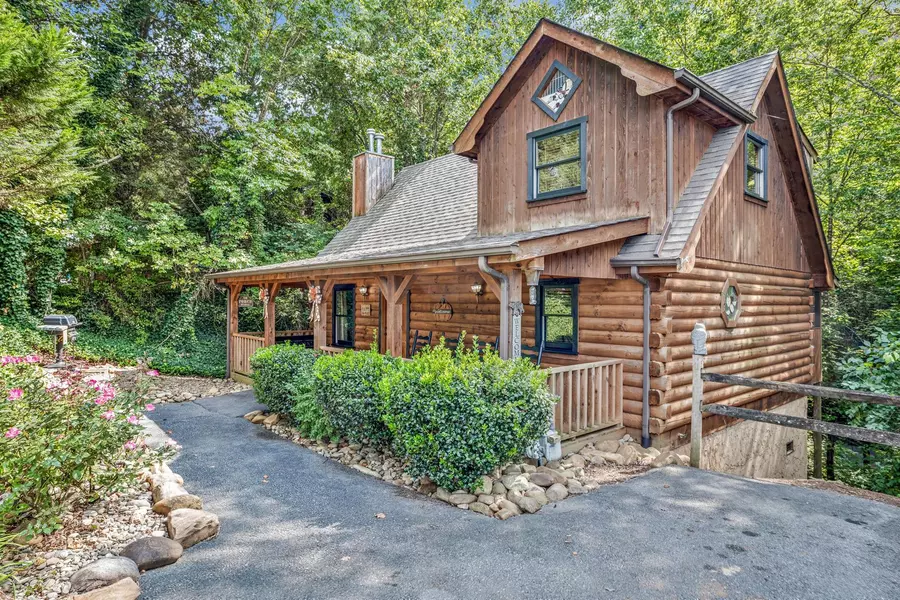 2040 Whispering Pines WAY, Sevierville, TN 37876