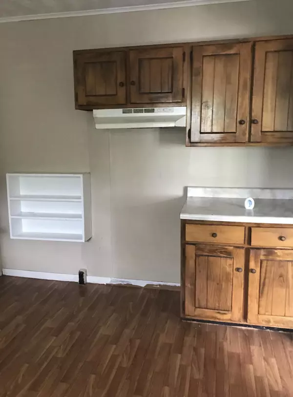 Loyall, KY 40854,406 Maypather St