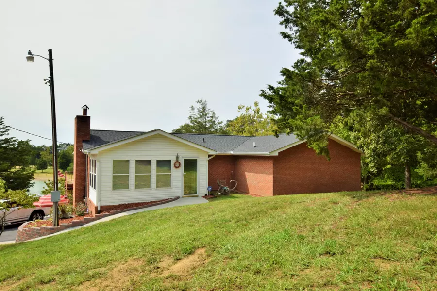1224 Owens LN, Dandridge, TN 37725