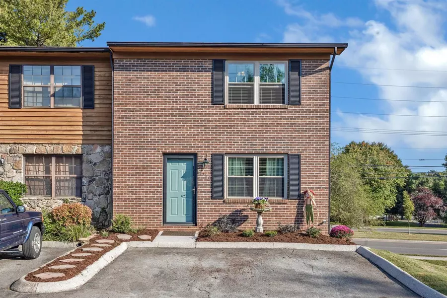 1232 Crest Brook DR, Knoxville, TN 37923