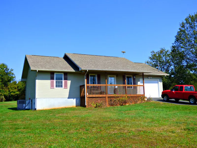 661 Ross DR, Dandridge, TN 37725