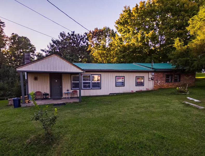 1226 Knight Rd, Athens, TN 37303