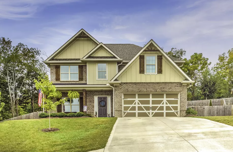 221 Birchwood LN, Lenoir City, TN 37771